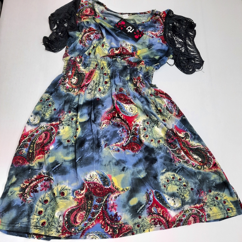 Sixe XL / XXL Colorful Paisley Peacock pattern Dress w/ Fringe Sleeves.